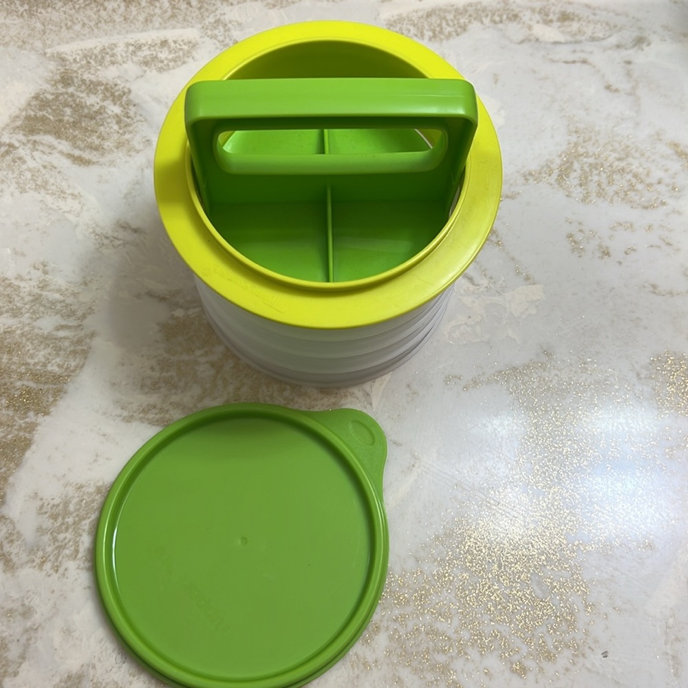 Tupperware hamburger press - Picture 2 of 8